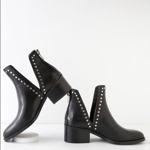 Steven Madden Black Leather Ankle Booties